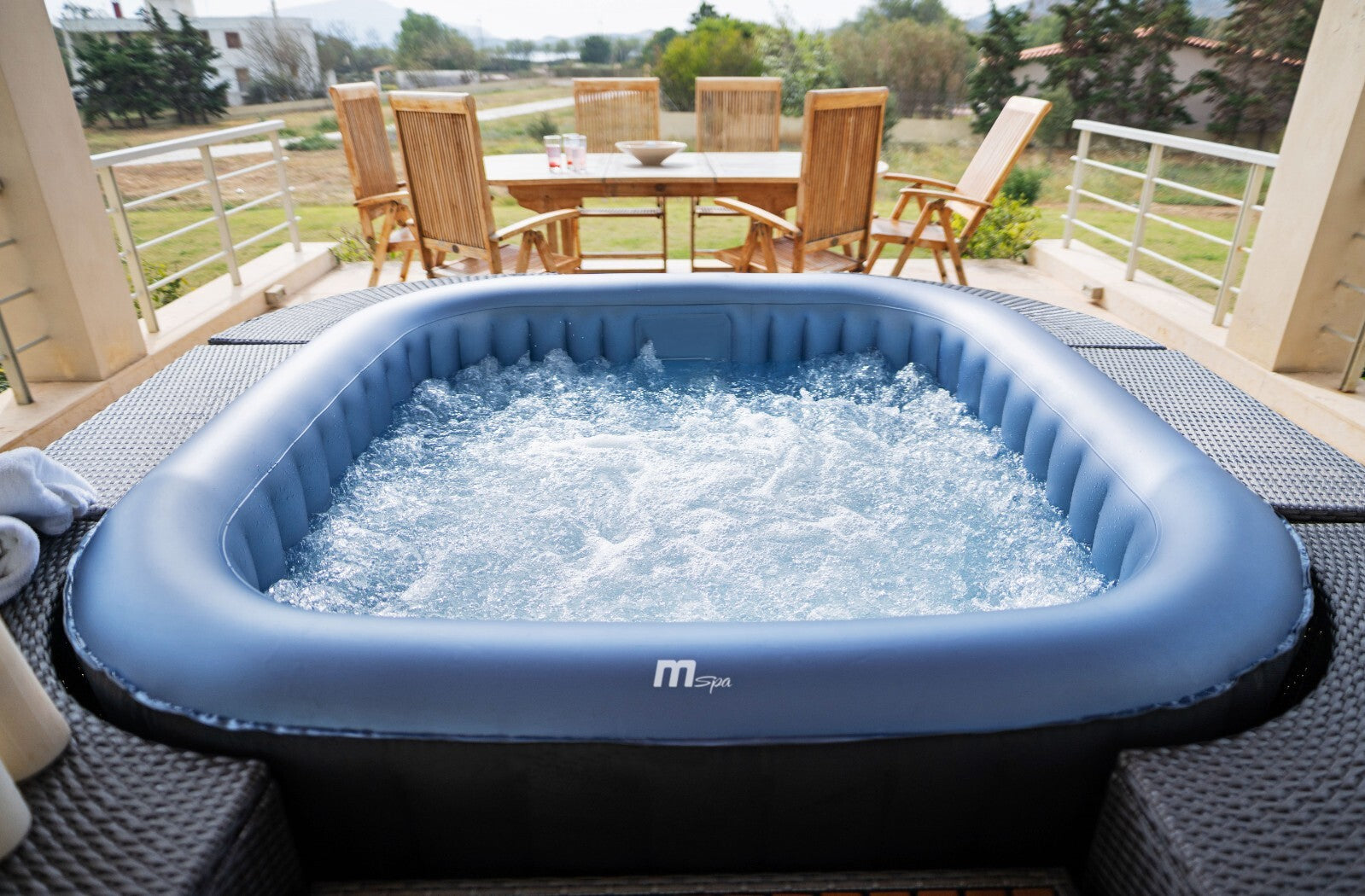 MSPA COMFORT TEKAPO SQUARE BUBBLE SPA INFLATABLE HOT TUB